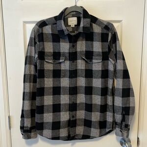 Men’s American Eagle Classic Fit Flannel shirt -size M